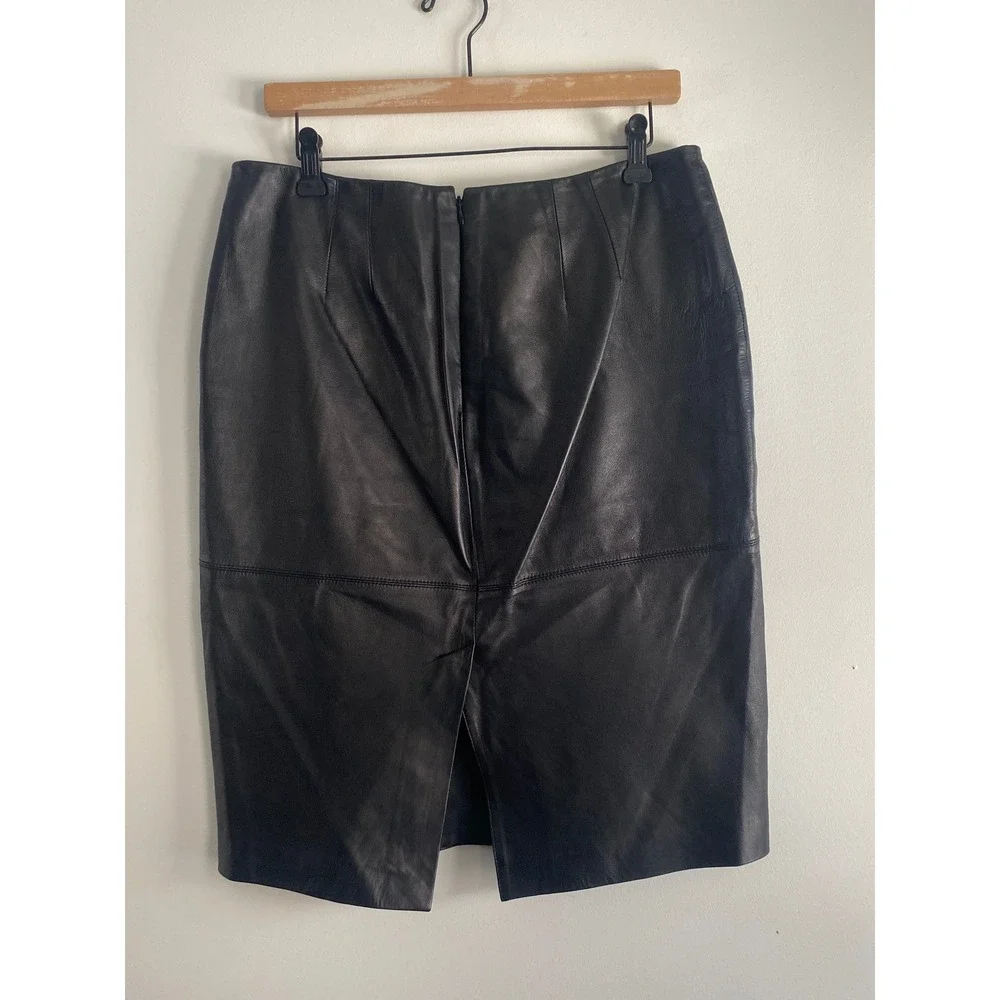 Classic Talbots Lambskin Leather Straight Pencil Skirt
Size 8 - Picture 4 of 10